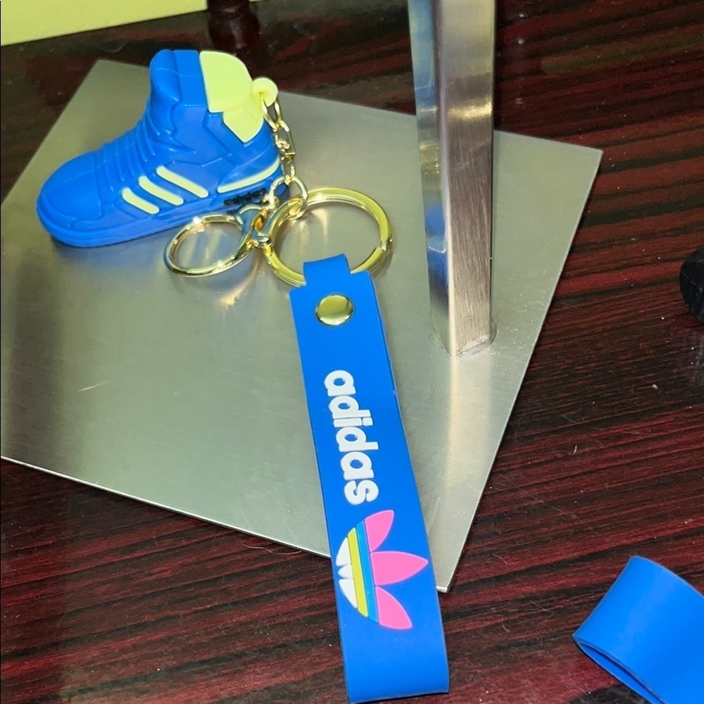 🆕 Adidas Blue and White Shoe Keychain - Picture 9 of 10